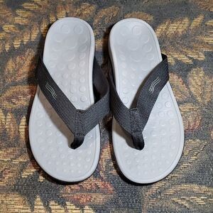Vionic Unisex Black and Grey Wave Toe-post Sandals- Size M7/W8